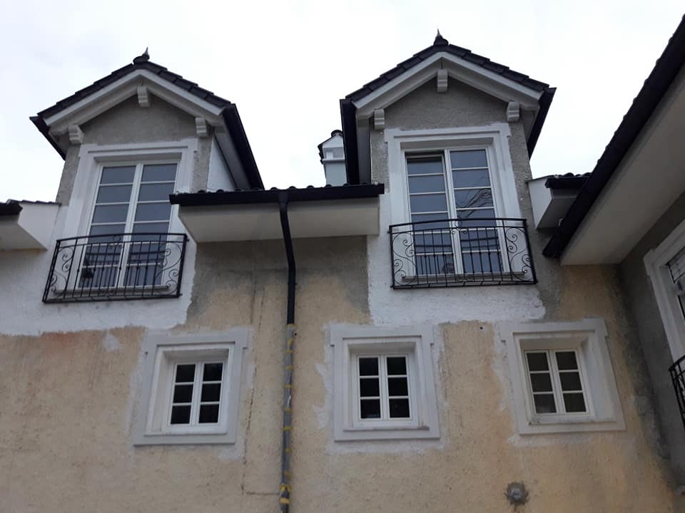 Französische Balkone aus Schmiedeeisen 