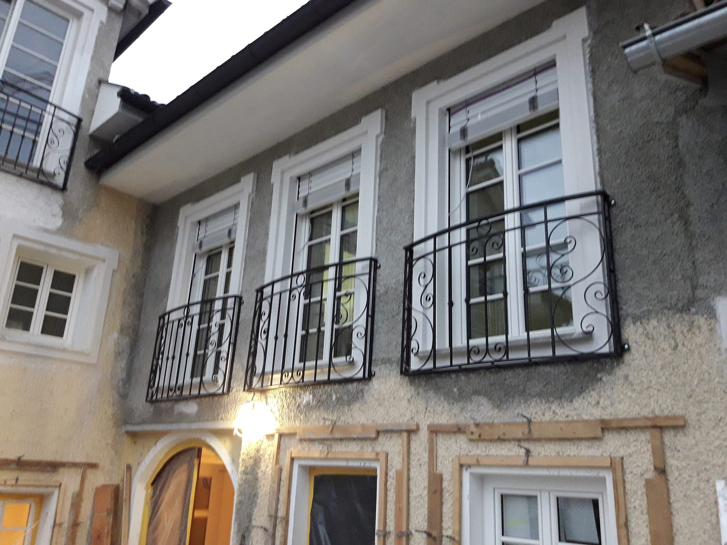 Französische Balkone aus Schmiedeeisen 