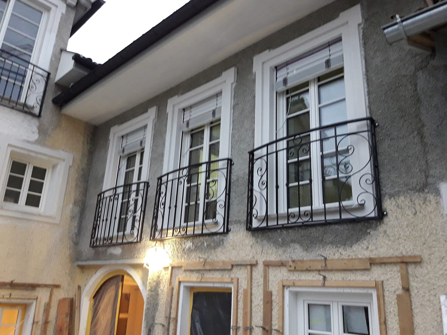 Französische Balkone aus Schmiedeeisen 