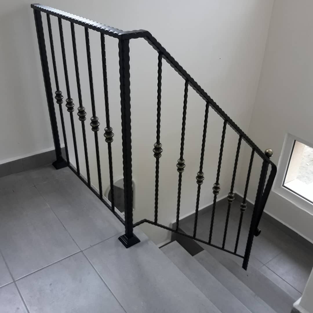25 Wrought iron railing  "Knightsbridge"
